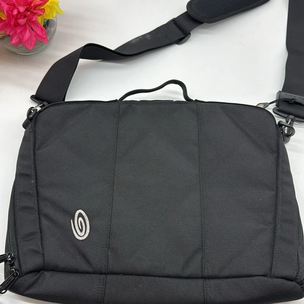 Timbuk2 Black Nylon Laptop Bag Messenger Bag Crossbody TOT9356A